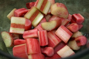 Place the cut rhubarb in a bowl.